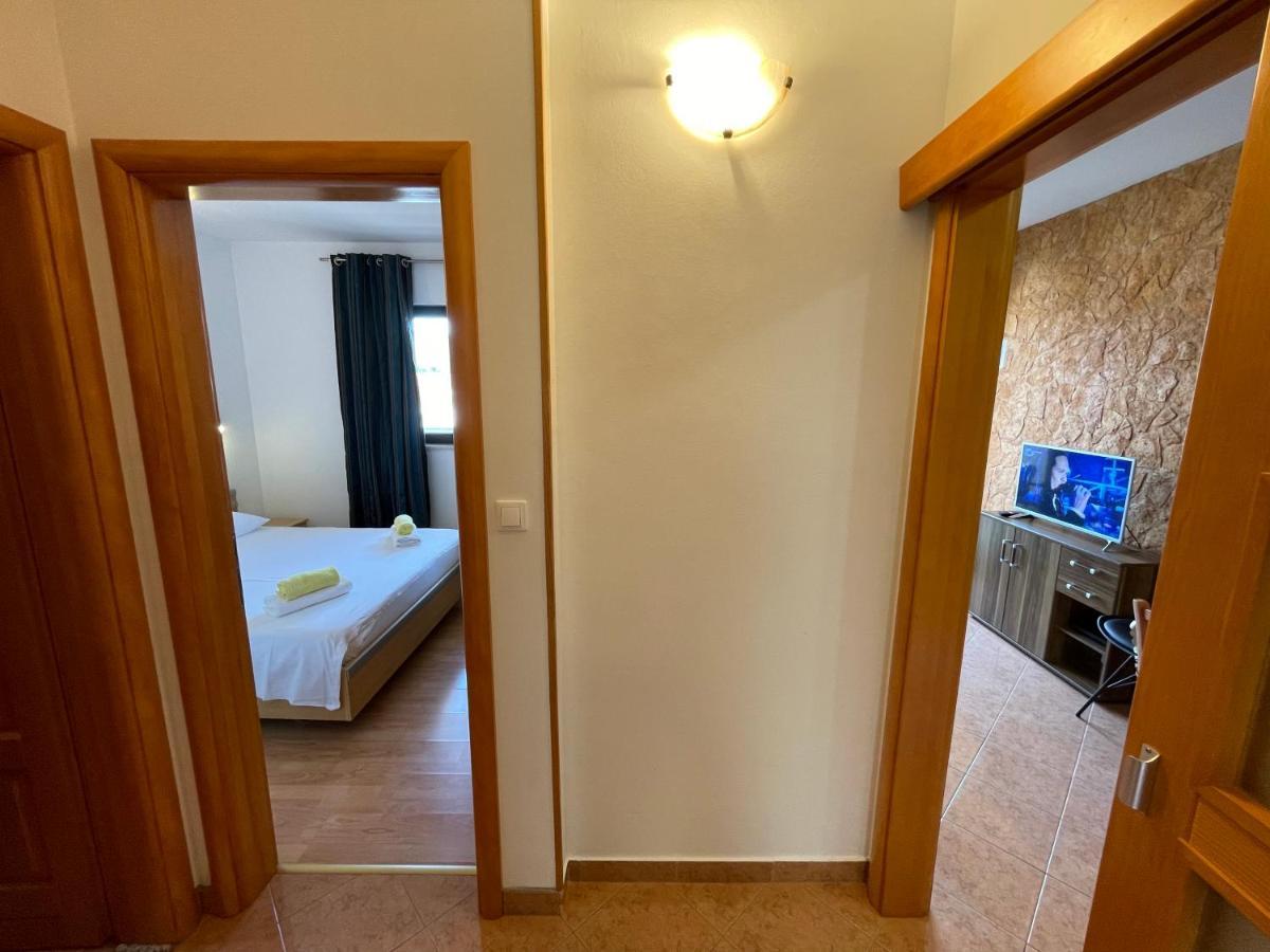 Apartment Jakasa โตรกีร์ ภายนอก รูปภาพ