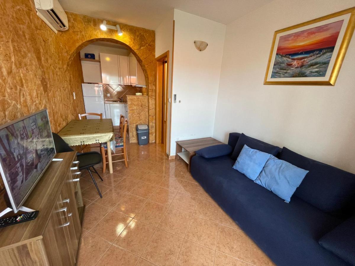 Apartment Jakasa โตรกีร์ ภายนอก รูปภาพ