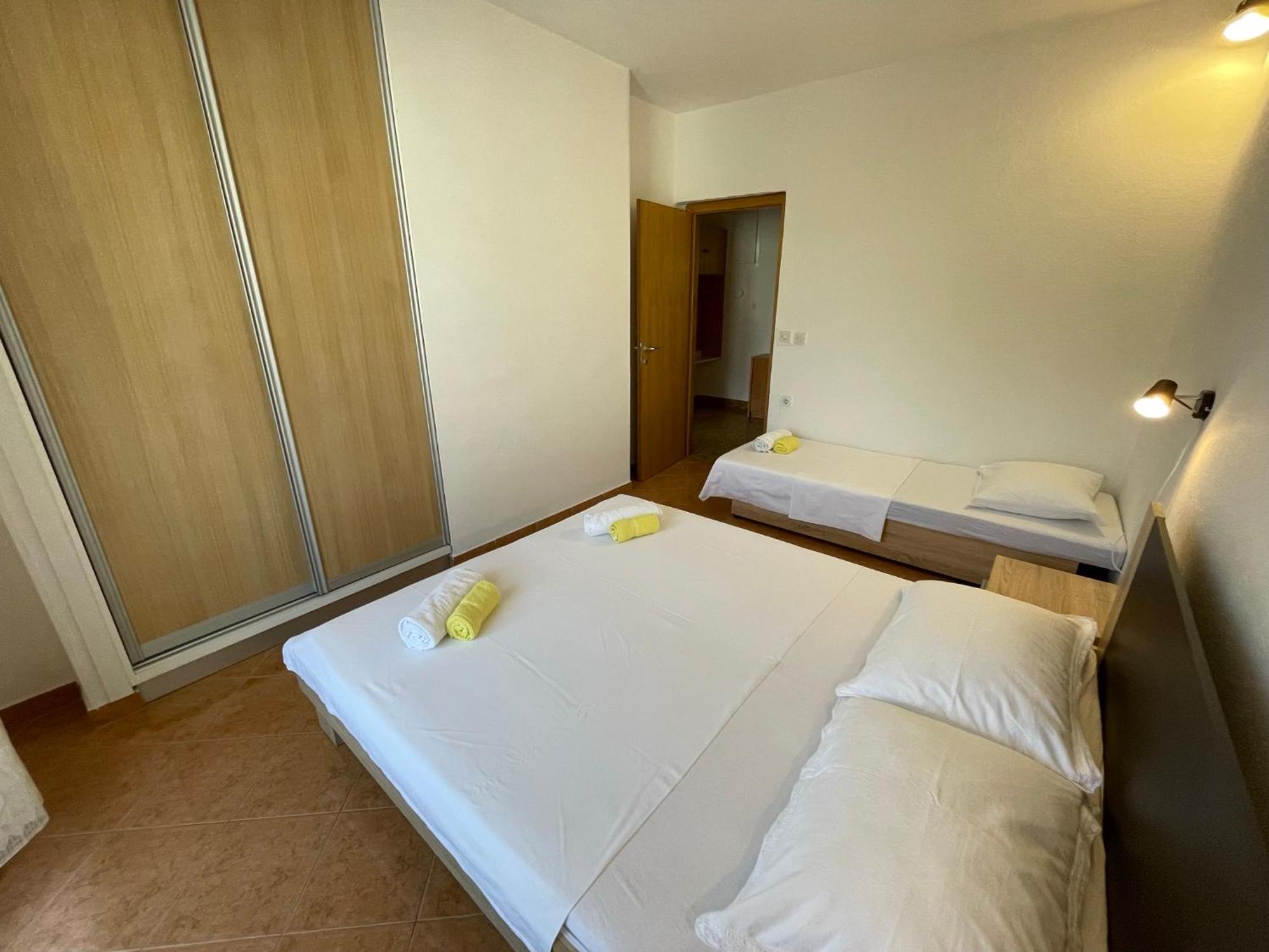 Apartment Jakasa โตรกีร์ ภายนอก รูปภาพ