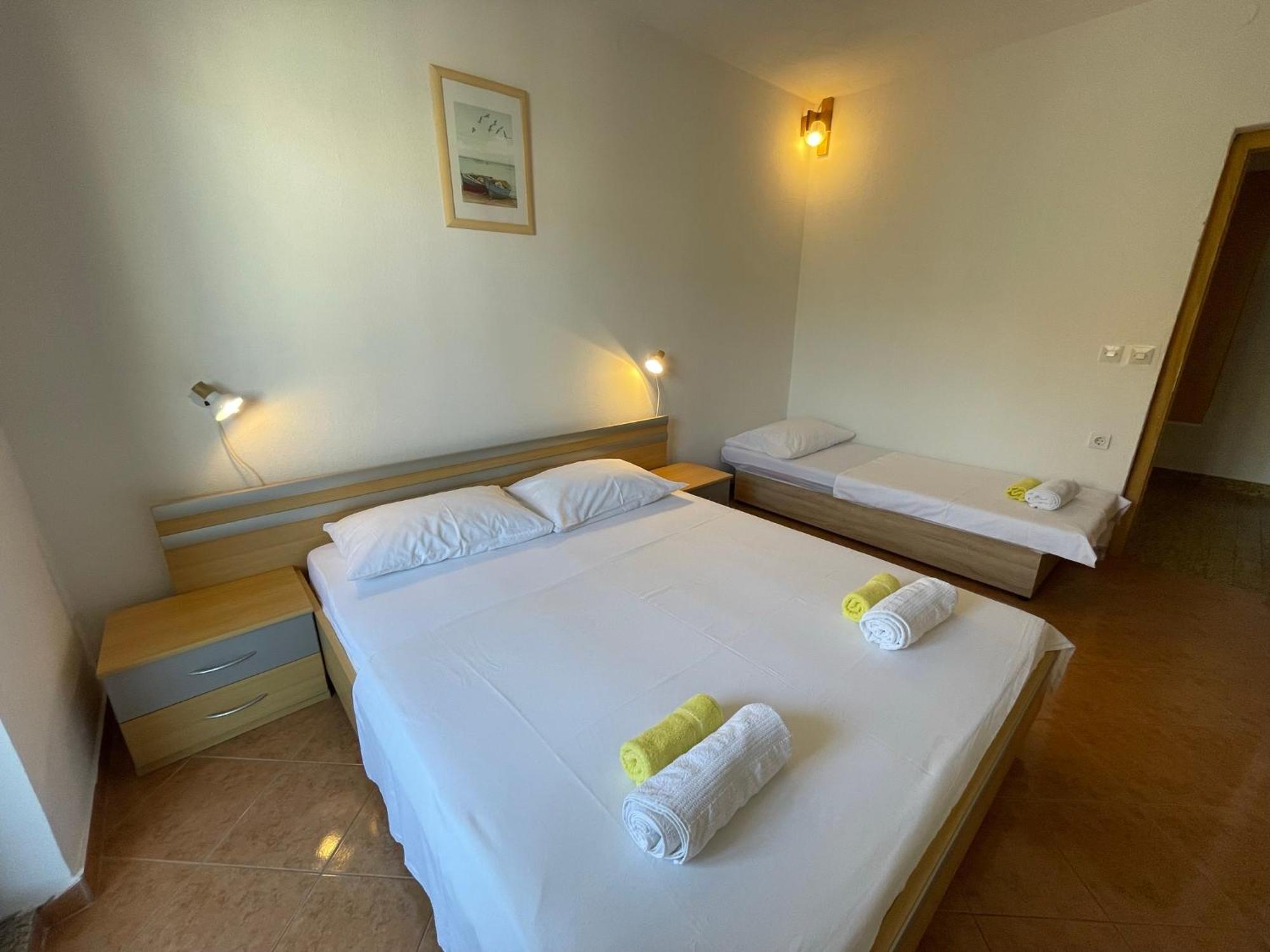 Apartment Jakasa โตรกีร์ ภายนอก รูปภาพ