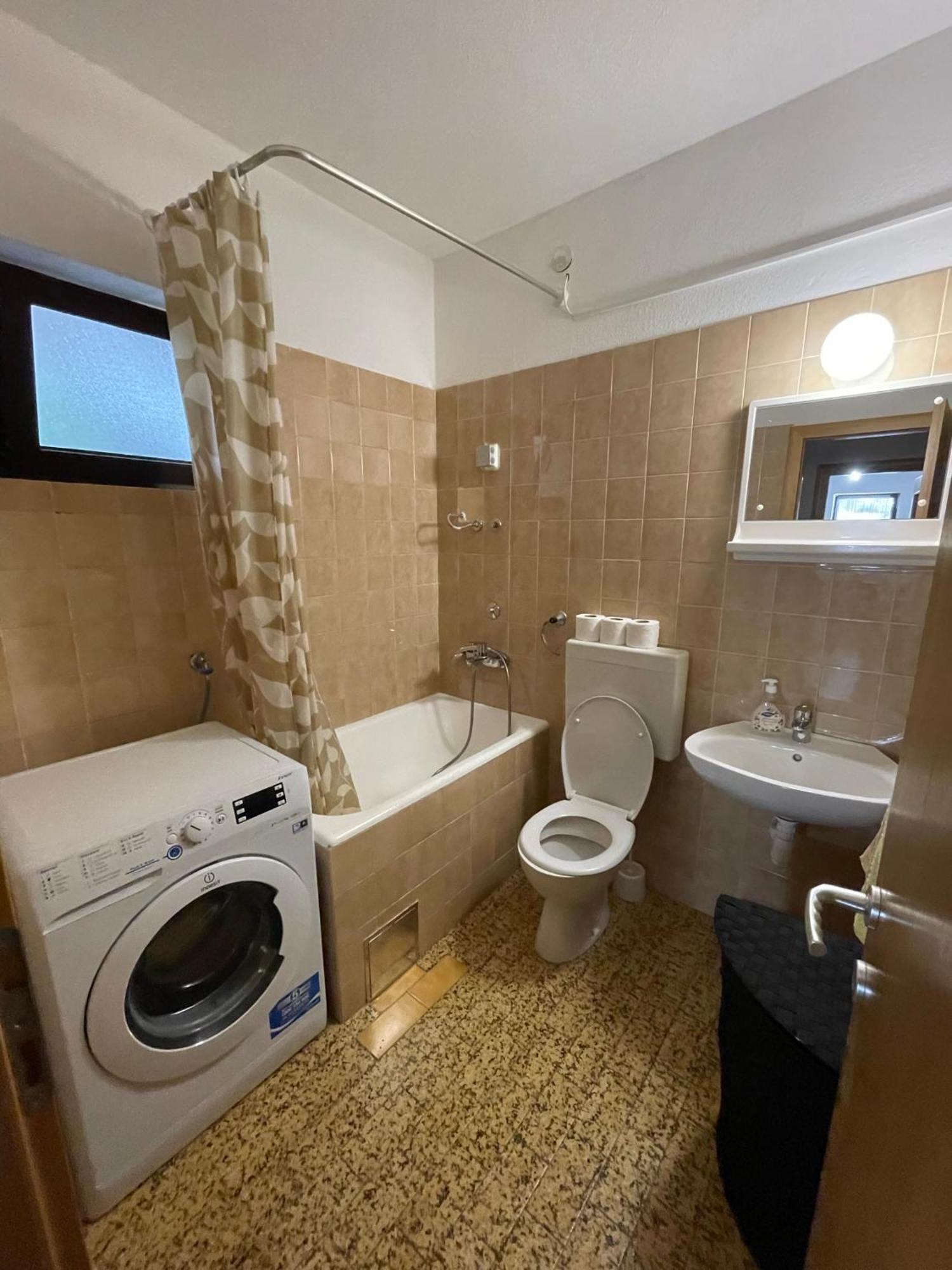Apartment Jakasa โตรกีร์ ภายนอก รูปภาพ